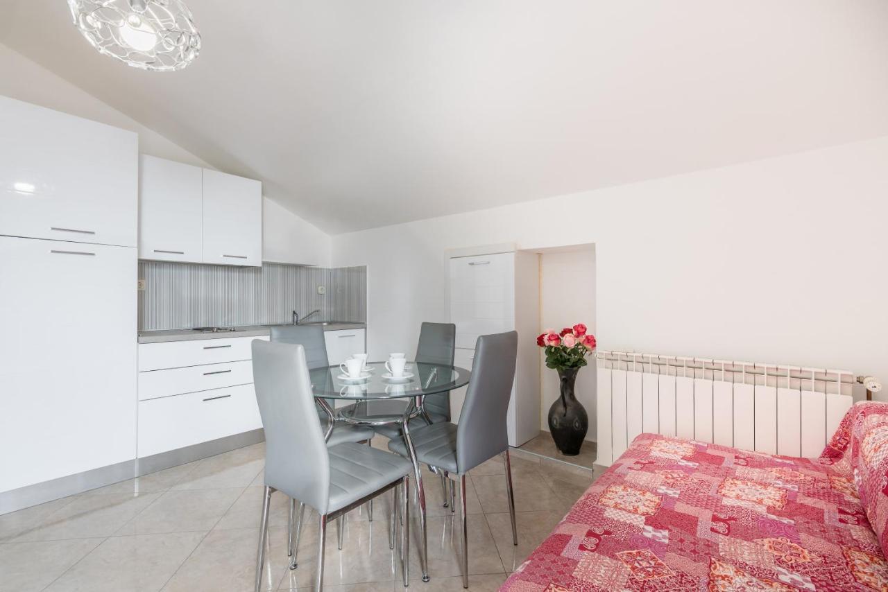 Apartments Vila Dk Malinska Eksteriør bilde