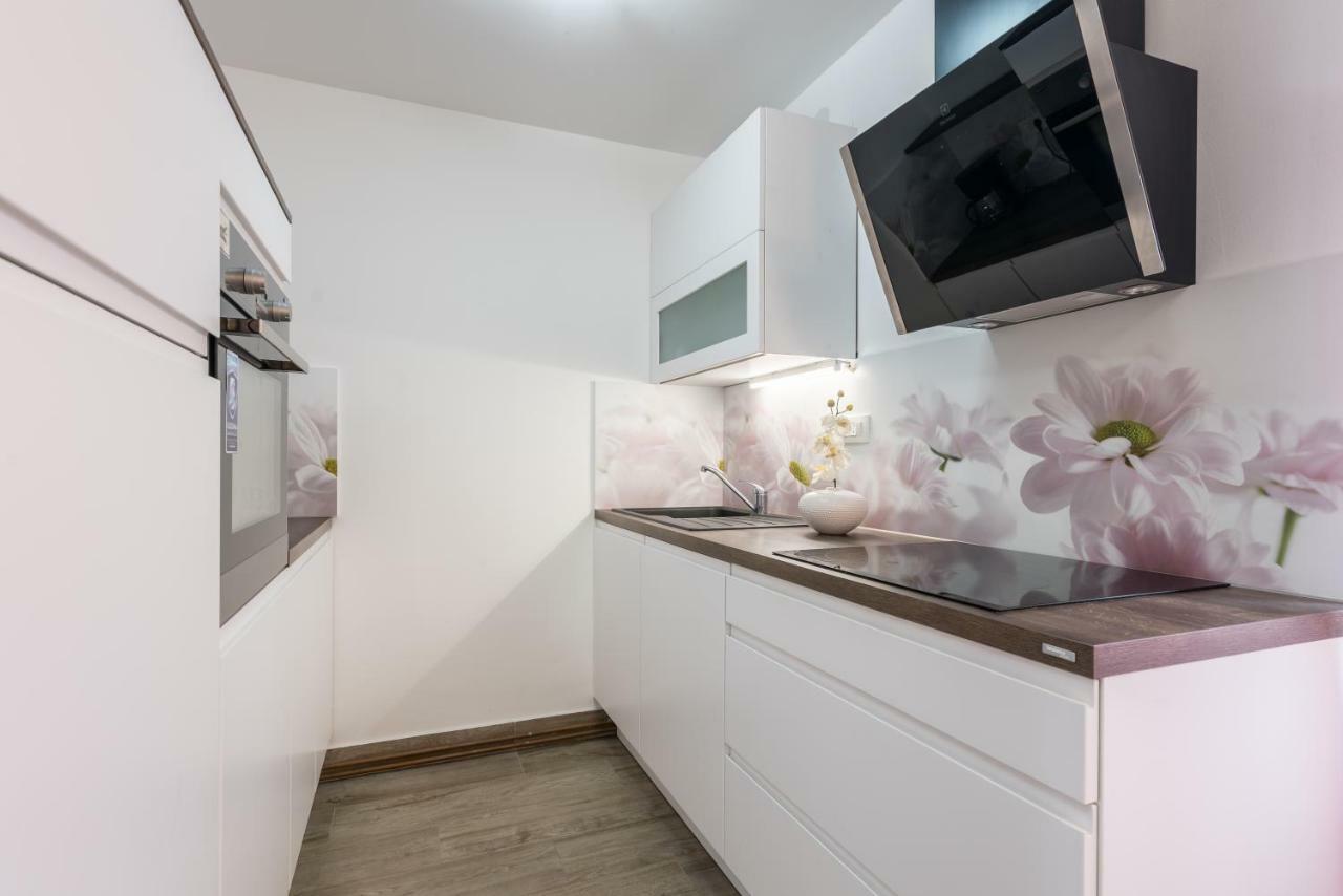 Apartments Vila Dk Malinska Eksteriør bilde